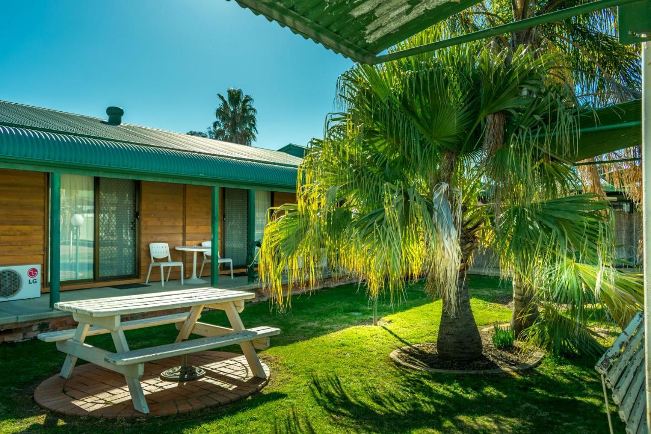 Deniliquin Country Club Motor Inn Exterior foto